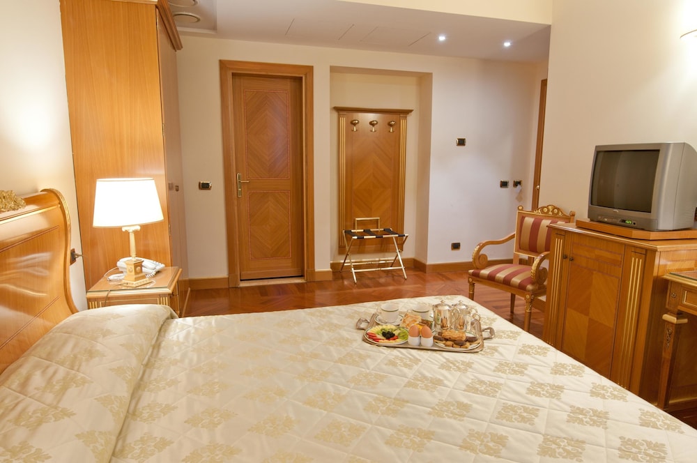 Marconi Hotel — Hotel rooms in Milan, Lombardy