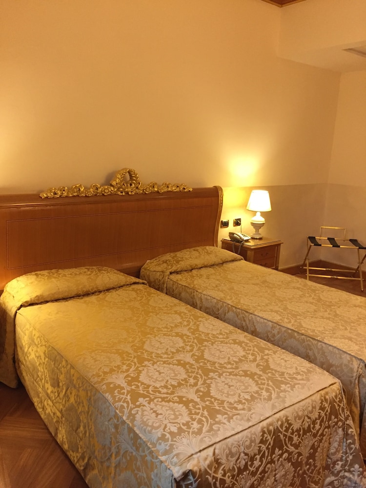 Marconi Hotel — Hotel rooms in Milan, Lombardy