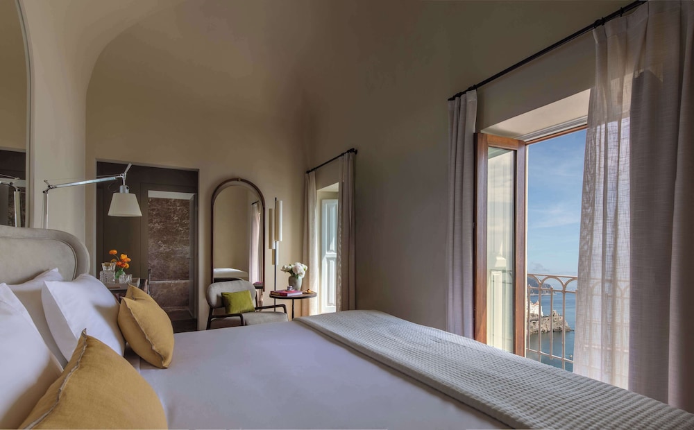 Anantara Convento di Amalfi Grand Hotel — Hotel rooms in Amalfi, Campania