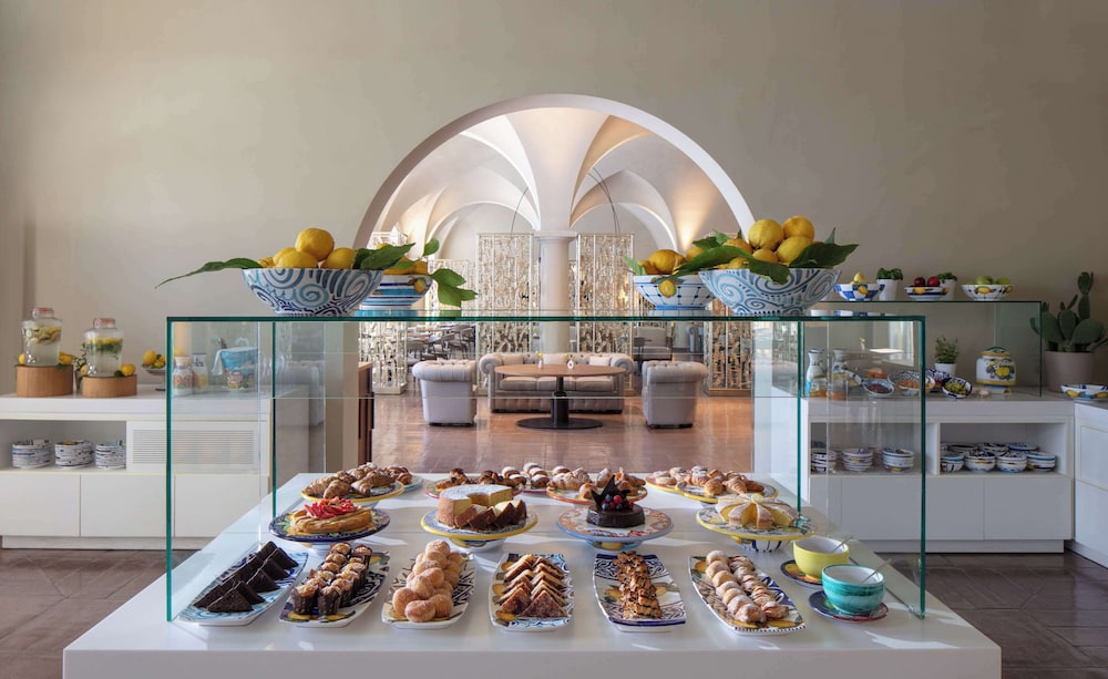 Anantara Convento di Amalfi Grand Hotel — Restaurant & bars in Amalfi, Campania