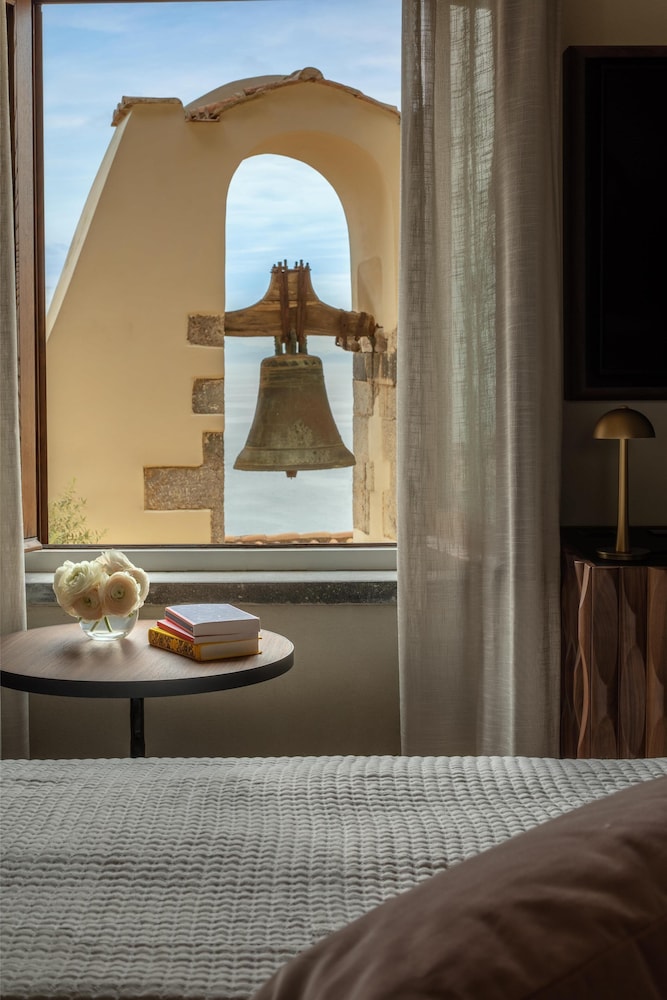 Anantara Convento di Amalfi Grand Hotel — Hotel rooms in Amalfi, Campania