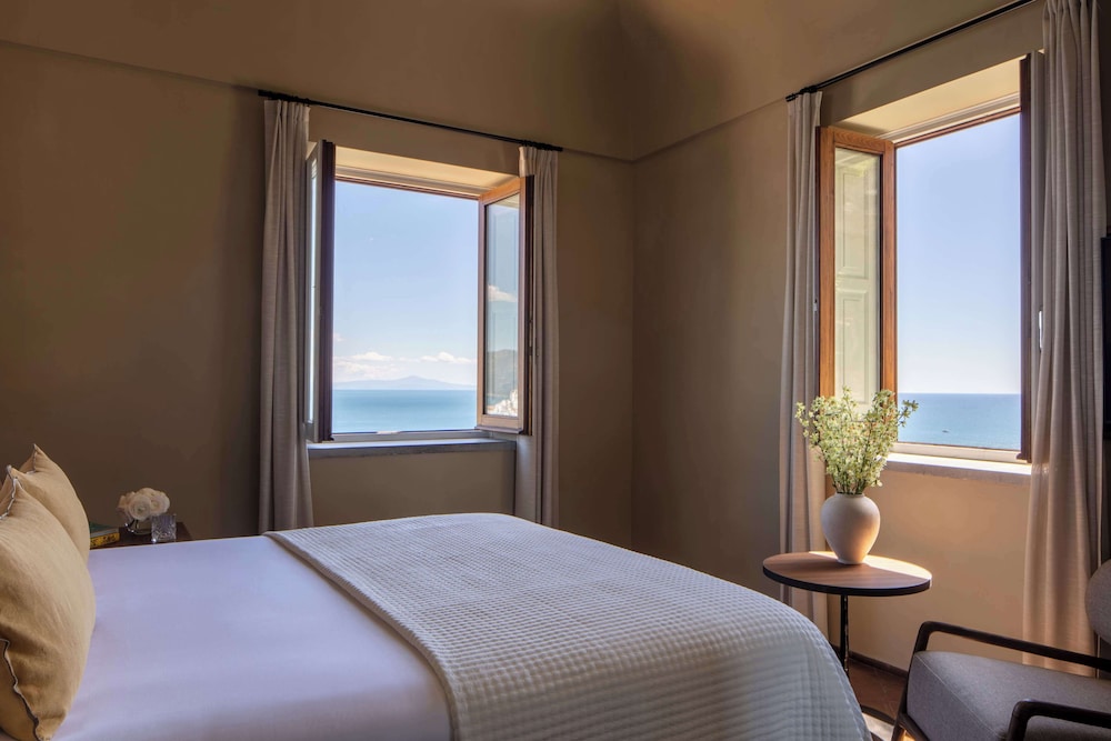 Anantara Convento di Amalfi Grand Hotel — Hotel rooms in Amalfi, Campania
