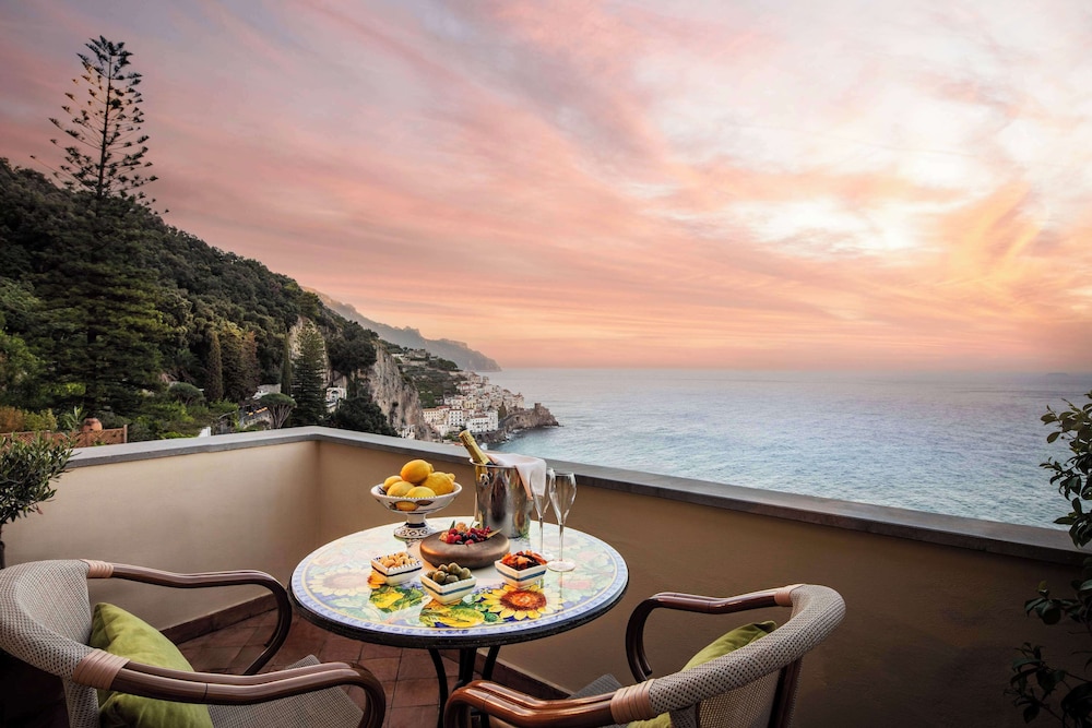 Anantara Convento di Amalfi Grand Hotel — Hotel rooms in Amalfi, Campania