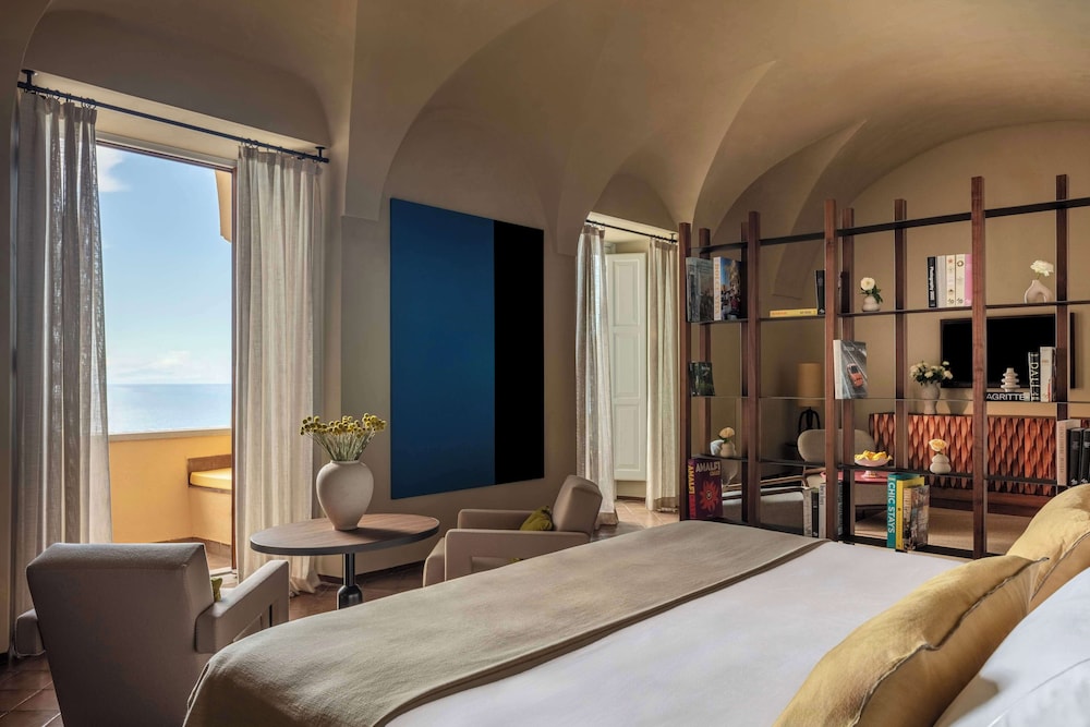 Anantara Convento di Amalfi Grand Hotel — Hotel rooms in Amalfi, Campania