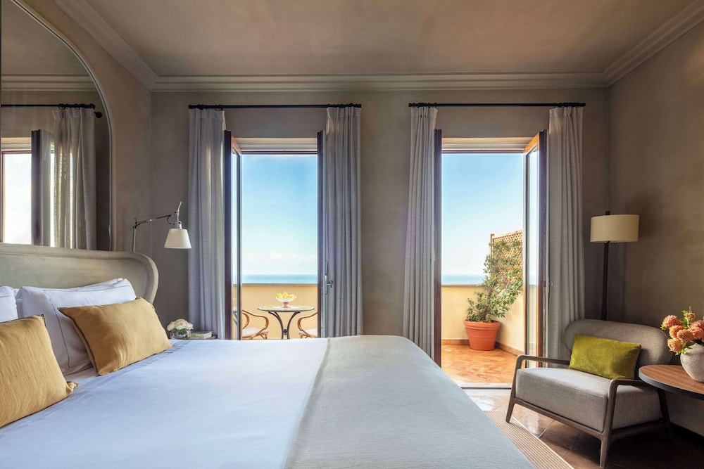 Anantara Convento di Amalfi Grand Hotel — Hotel rooms in Amalfi, Campania