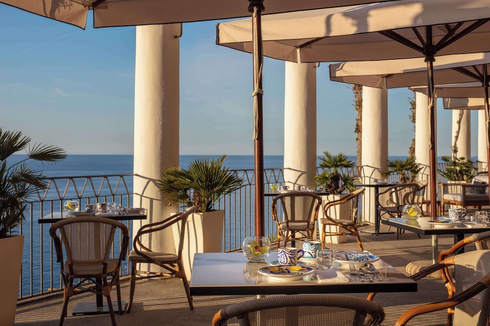 Anantara Convento di Amalfi Grand Hotel — Restaurant & bars in Amalfi, Campania