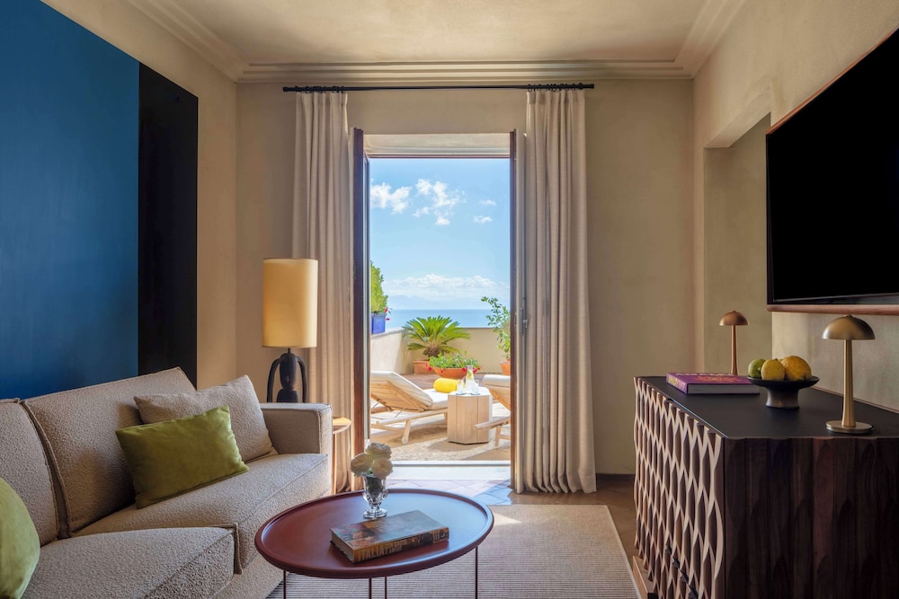 Anantara Convento di Amalfi Grand Hotel — Hotel rooms in Amalfi, Campania