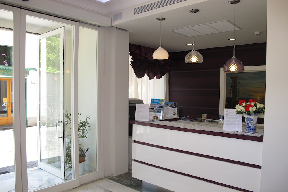 Hotel Club - Sorrento — Hotel building in Sant'Angello, Campania