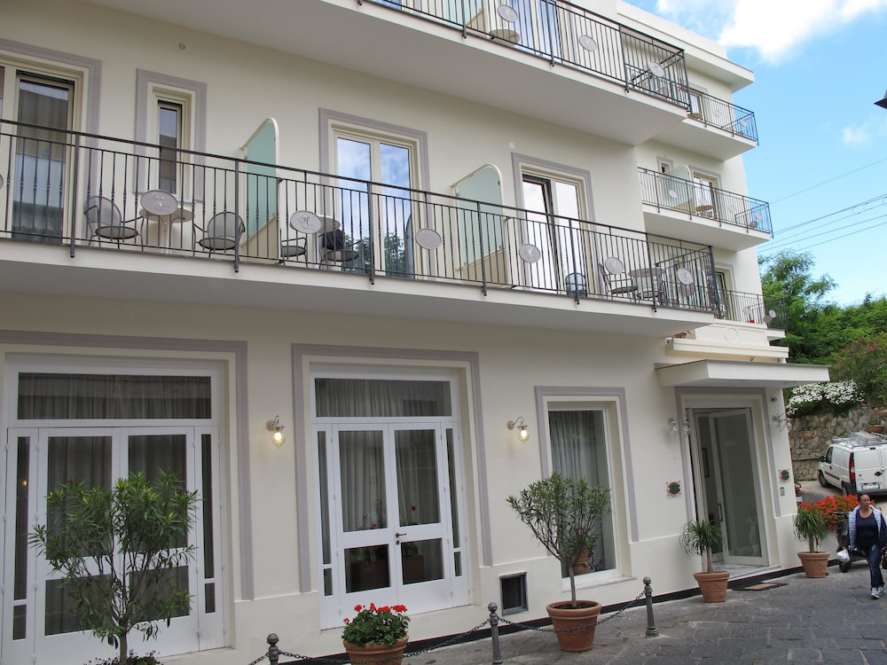 Hotel Club - Sorrento — Hotel building in Sant'Angello, Campania