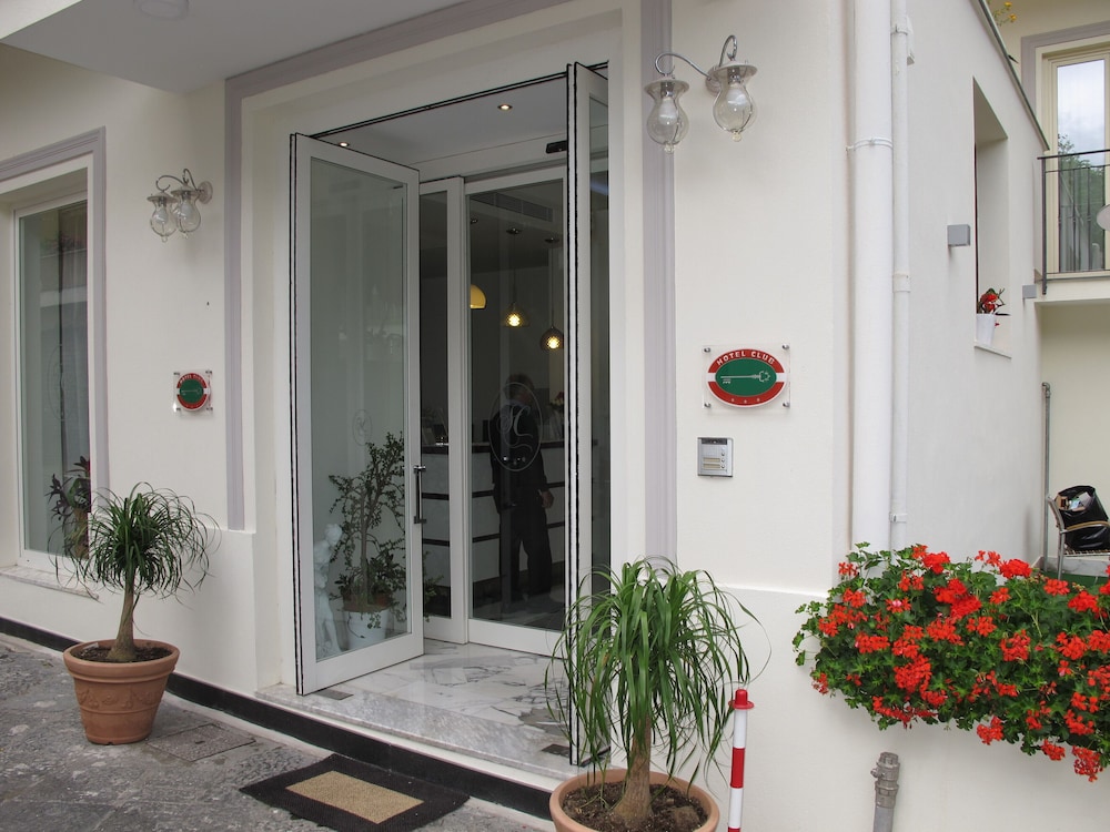 Hotel Club - Sorrento — Hotel building in Sant'Angello, Campania