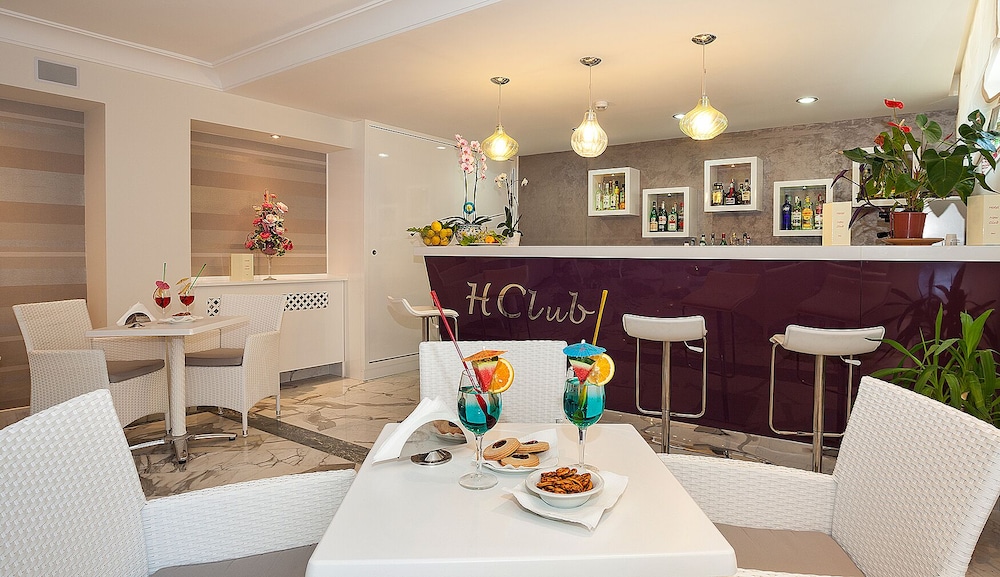 Hotel Club - Sorrento — Restaurant & bars in Sant'Angello, Campania