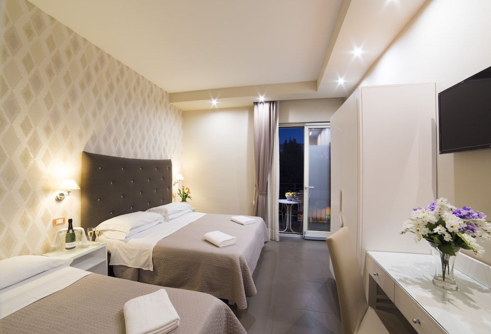 Hotel Club - Sorrento — Hotel rooms in Sant'Angello, Campania