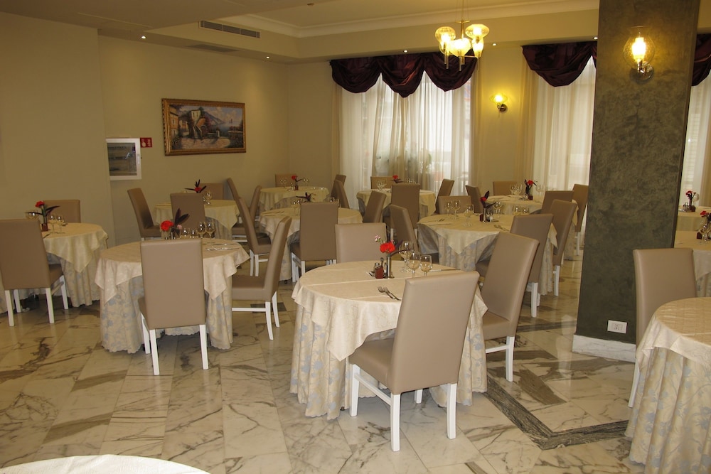 Hotel Club - Sorrento — Restaurant & bars in Sant'Angello, Campania