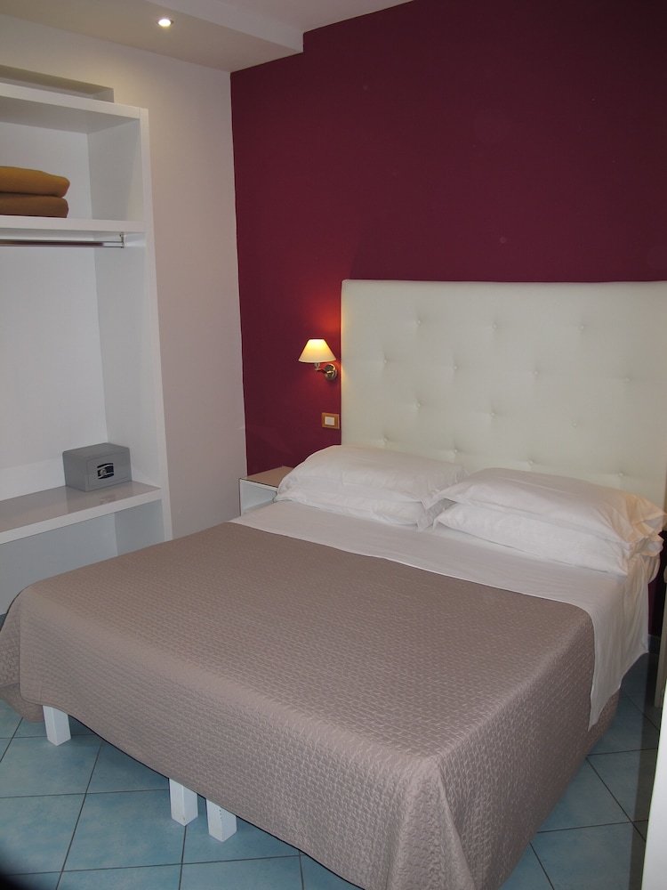 Hotel Club - Sorrento — Hotel rooms in Sant'Angello, Campania