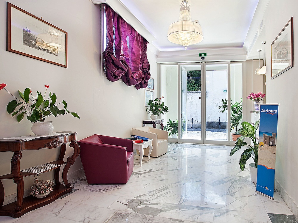 Hotel Club - Sorrento — Hotel building in Sant'Angello, Campania