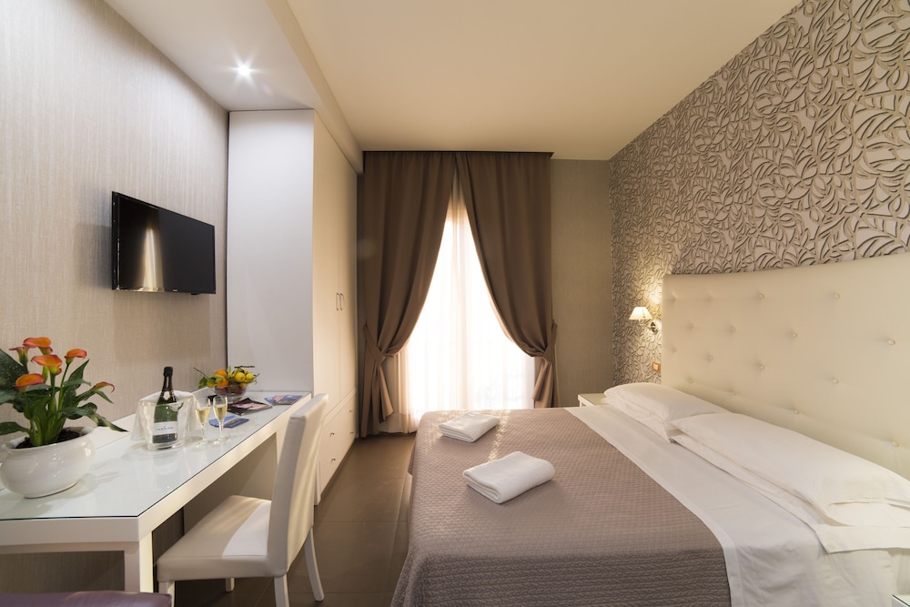 Hotel Club - Sorrento — Hotel rooms in Sant'Angello, Campania