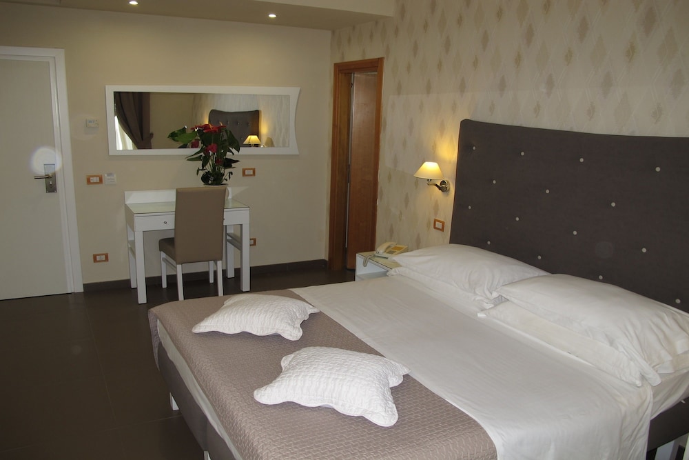 Hotel Club - Sorrento — Hotel rooms in Sant'Angello, Campania