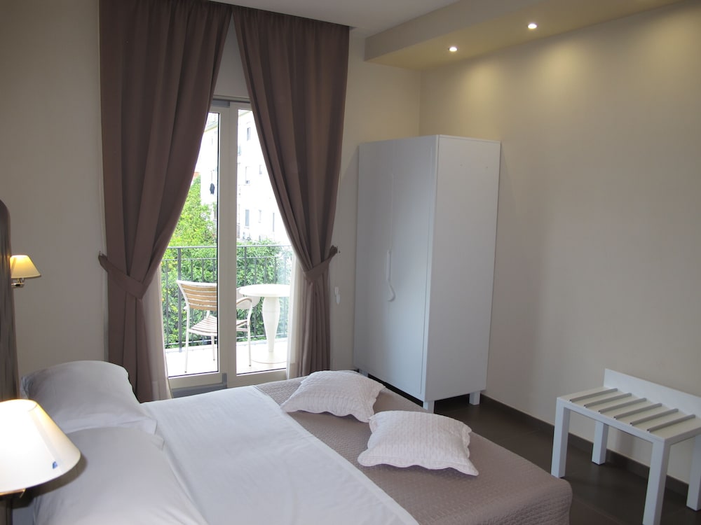 Hotel Club - Sorrento — Hotel rooms in Sant'Angello, Campania