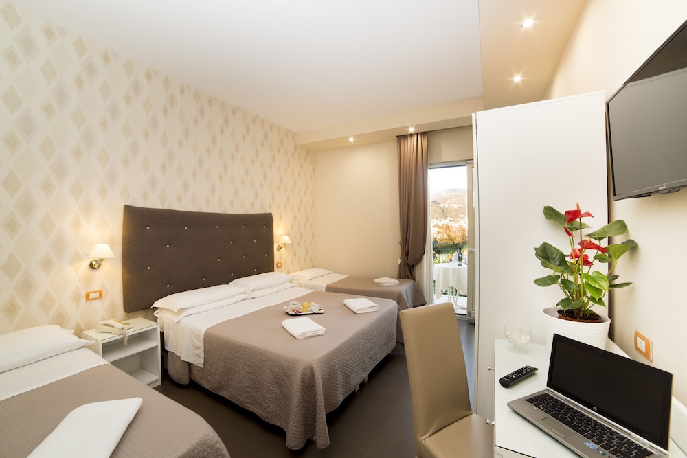 Hotel Club - Sorrento — Hotel rooms in Sant'Angello, Campania