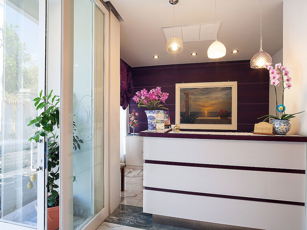 Hotel Club - Sorrento — Hotel building in Sant'Angello, Campania