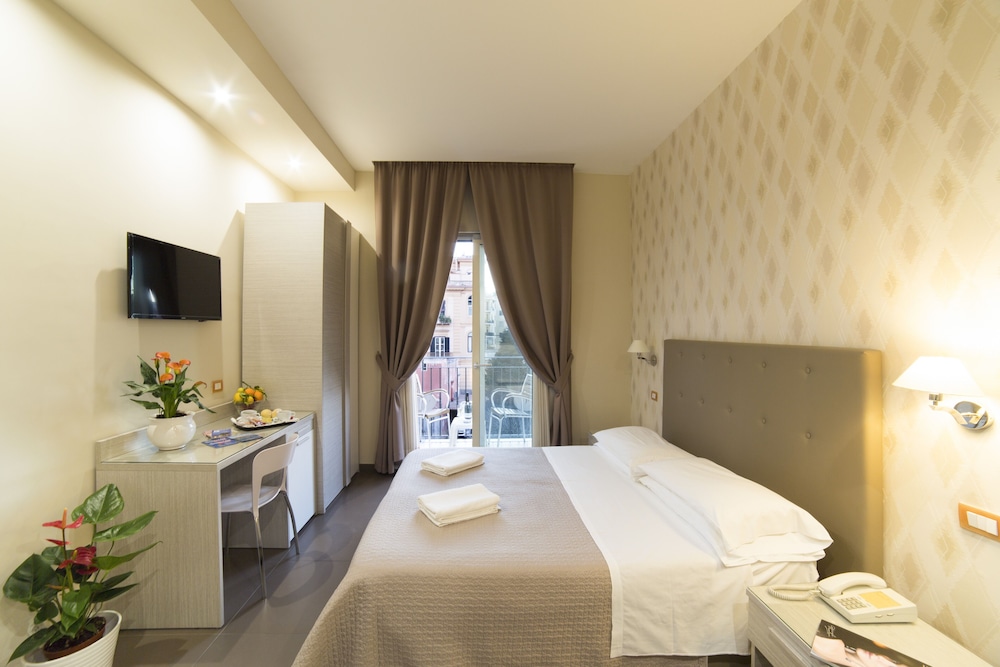 Hotel Club - Sorrento — Hotel rooms in Sant'Angello, Campania