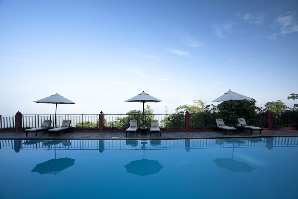 Amaya Hills Kandy — Swimming pool in Kandy