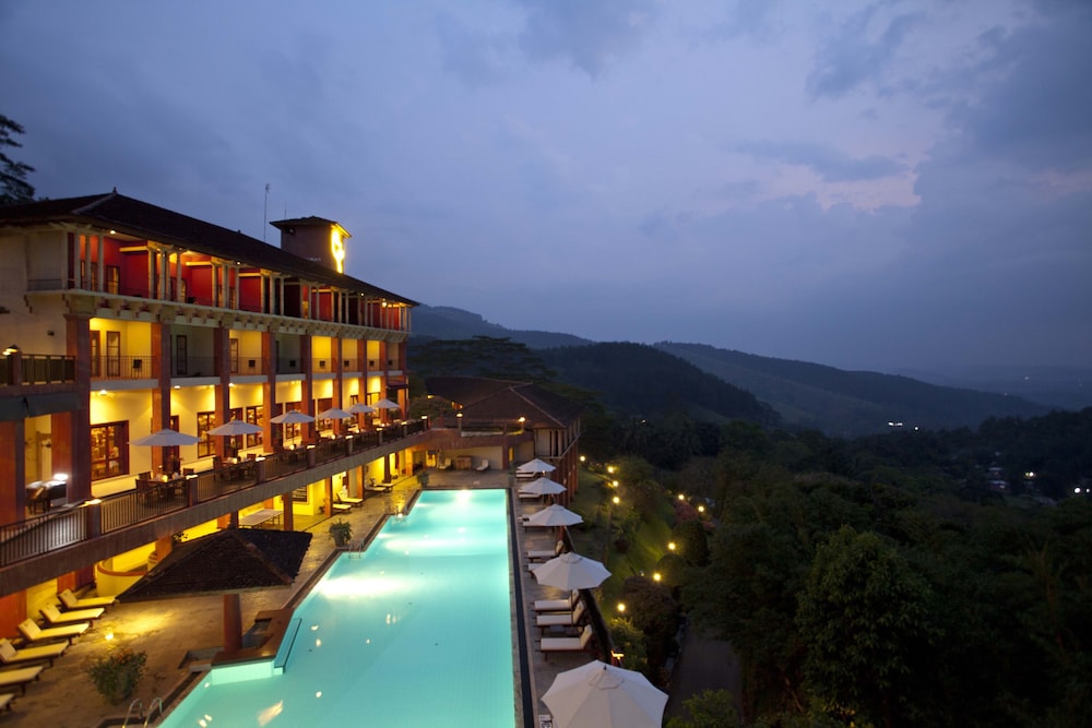 Amaya Hills Kandy — Swimming pool in Kandy
