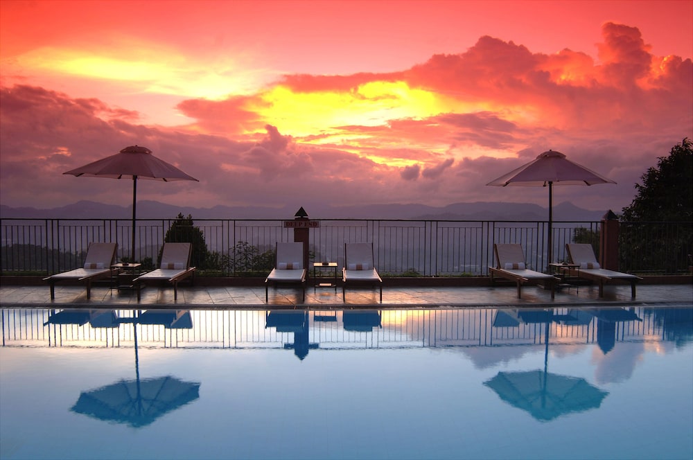 Amaya Hills Kandy — Swimming pool in Kandy