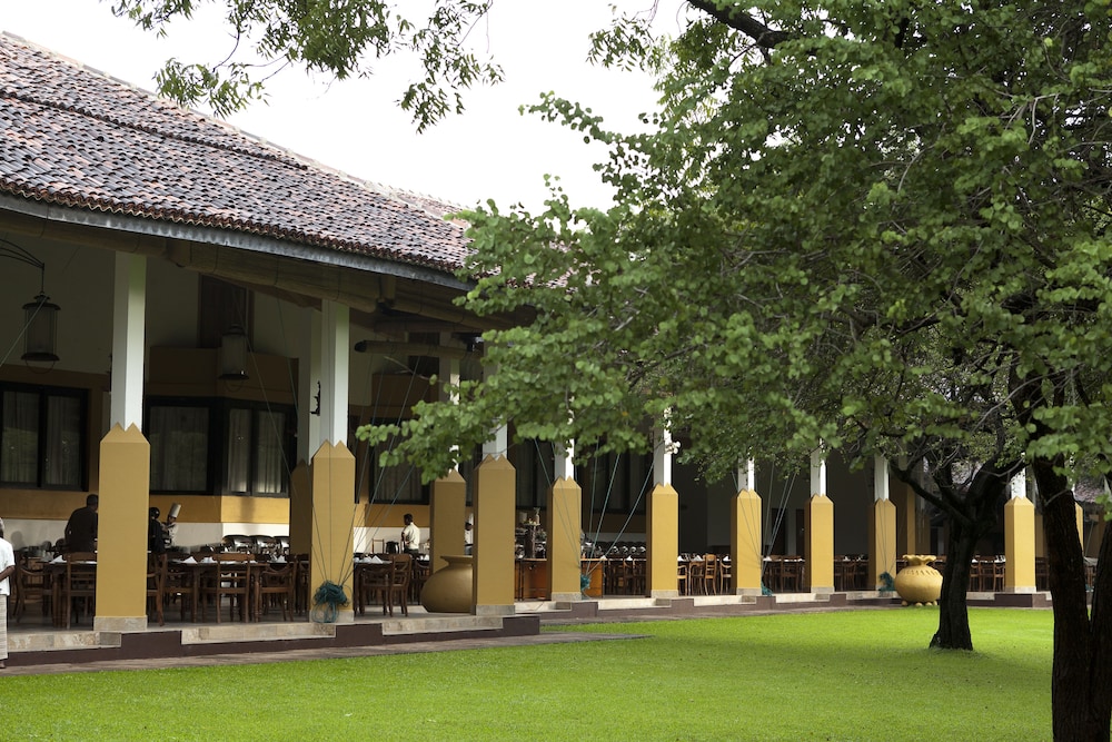Amaya Lake Dambulla — Restaurant & bars in Dambulla
