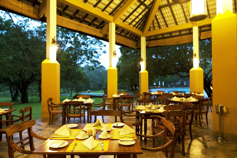 Amaya Lake Dambulla — Restaurant & bars in Dambulla