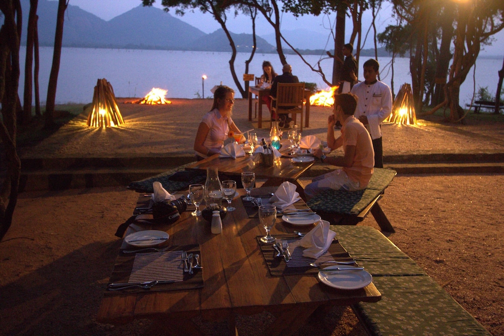 Amaya Lake Dambulla — Restaurant & bars in Dambulla