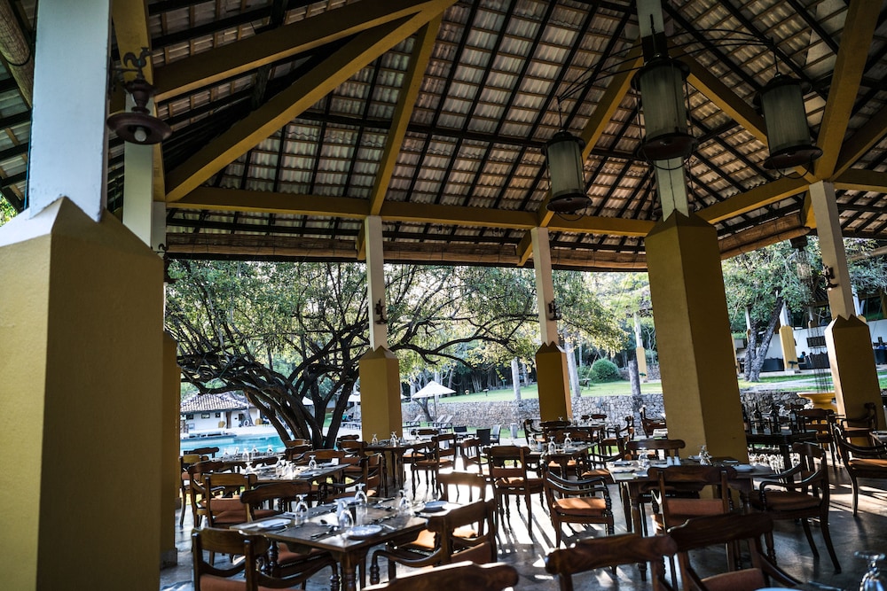 Amaya Lake Dambulla — Restaurant & bars in Dambulla