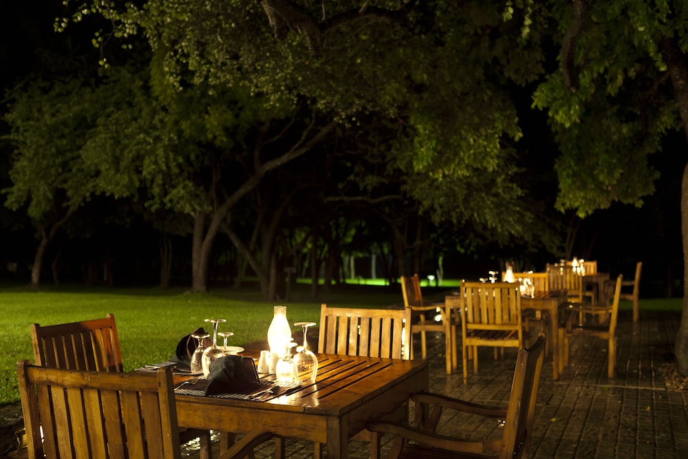 Amaya Lake Dambulla — Restaurant & bars in Dambulla