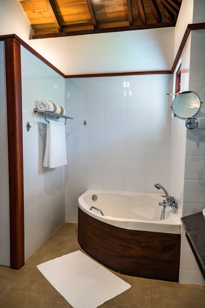 Amaya Lake Dambulla — Hotel rooms in Dambulla