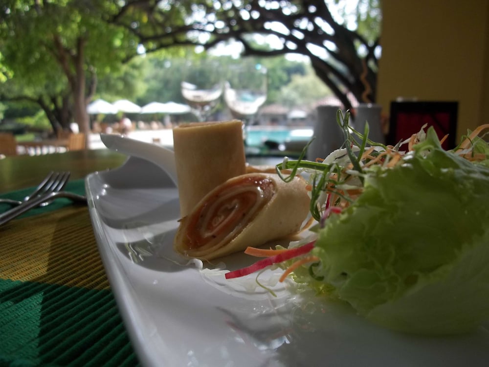 Amaya Lake Dambulla — Restaurant & bars in Dambulla