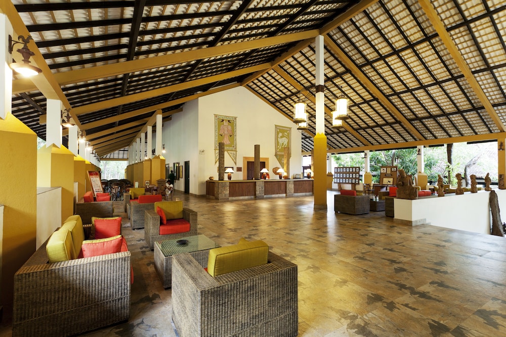 Amaya Lake Dambulla — Hotel building in Dambulla