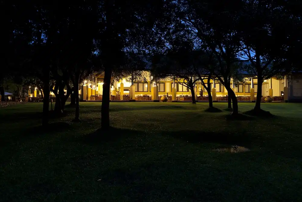 Amaya Lake Dambulla — Hotel building in Dambulla