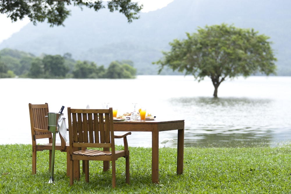 Amaya Lake Dambulla — Restaurant & bars in Dambulla