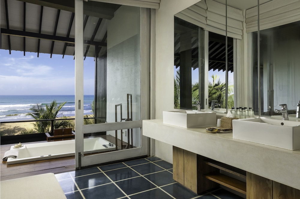 Jetwing Blue — Hotel rooms in Negombo, Western Province