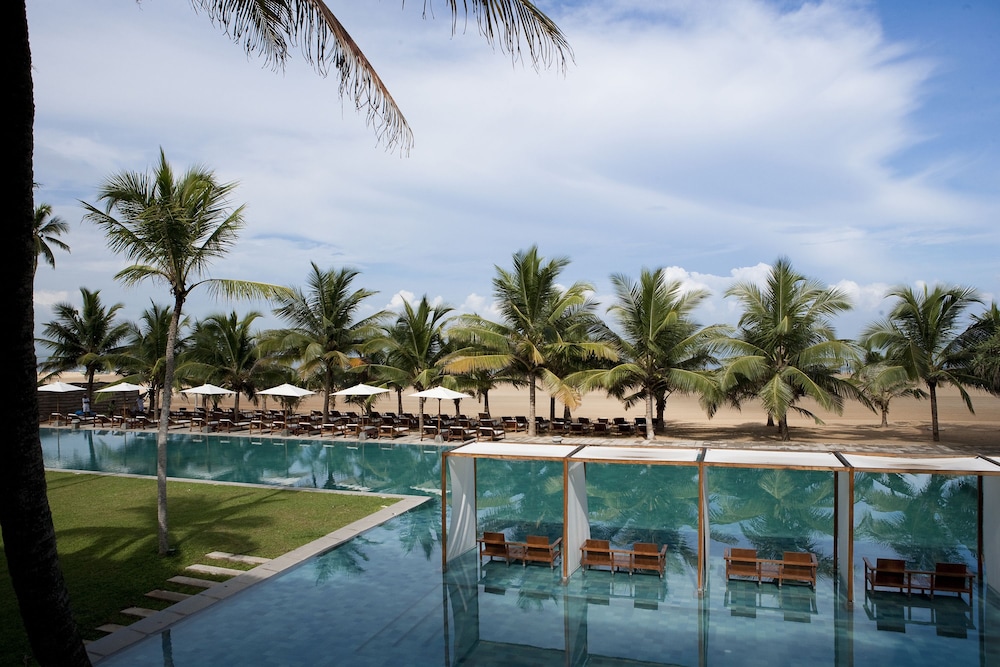 Jetwing Blue — Swimming pool in Negombo, Western Province