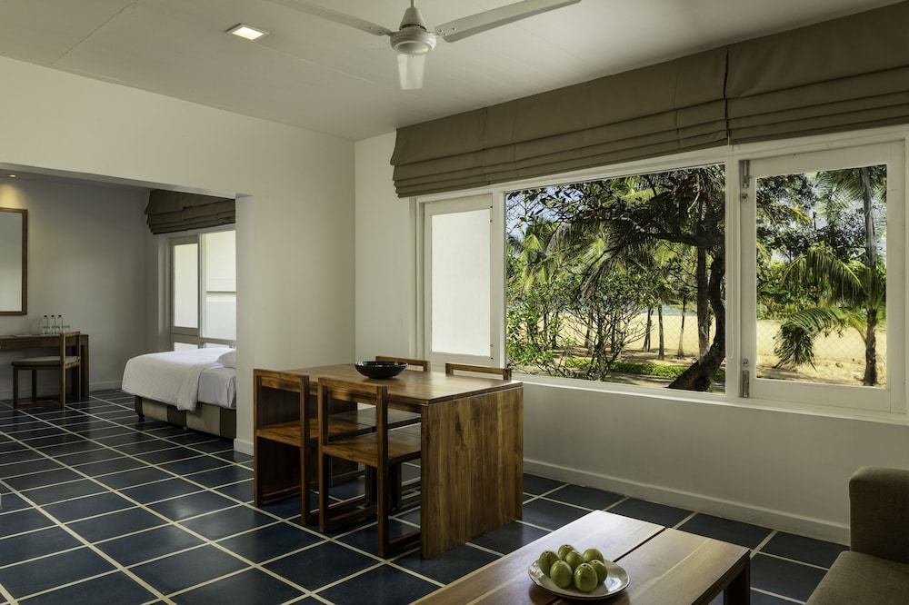 Jetwing Blue — Hotel rooms in Negombo, Western Province