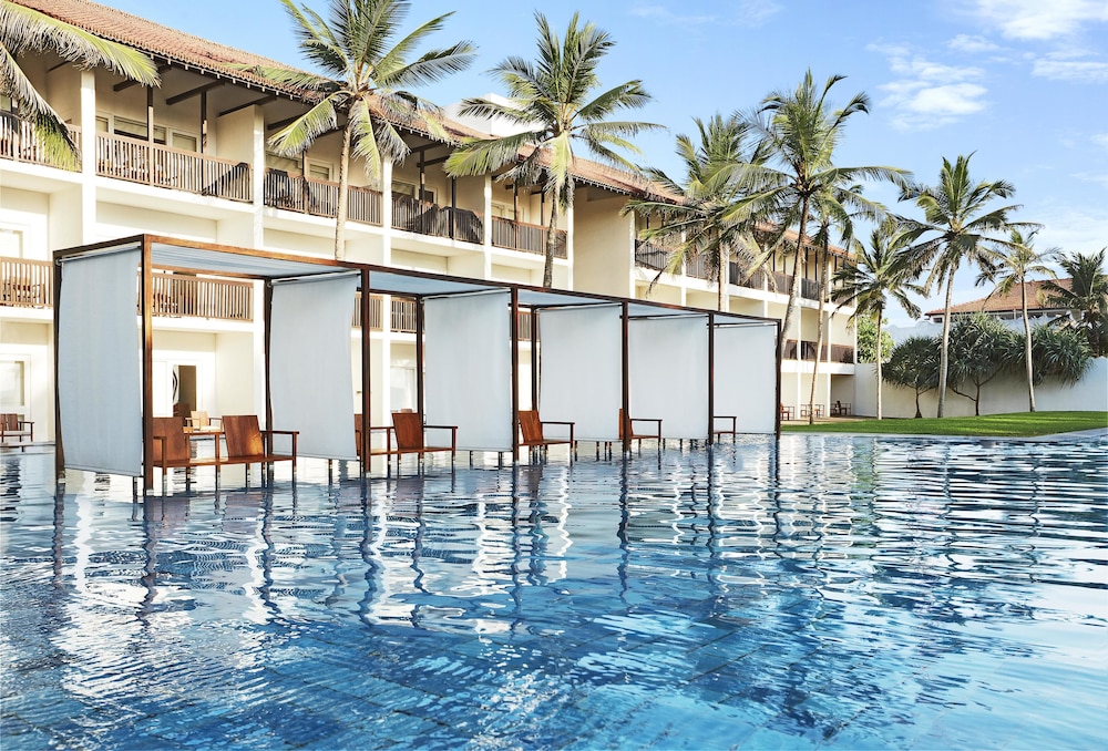 Jetwing Blue — Swimming pool in Negombo, Western Province