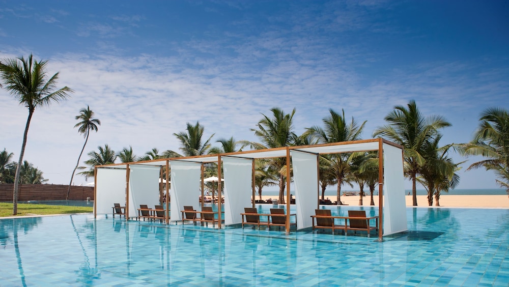Jetwing Blue — Swimming pool in Negombo, Western Province