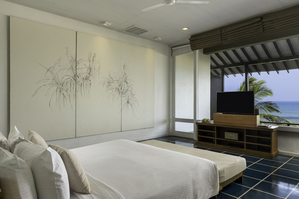 Jetwing Blue — Hotel rooms in Negombo, Western Province