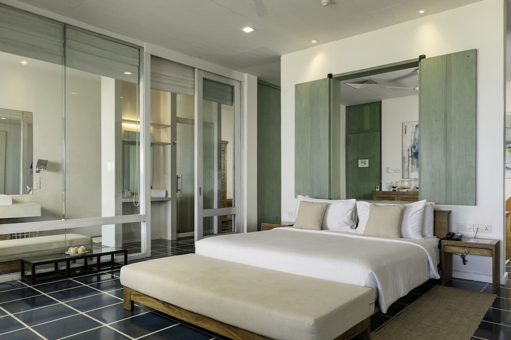 Jetwing Blue — Hotel rooms in Negombo, Western Province