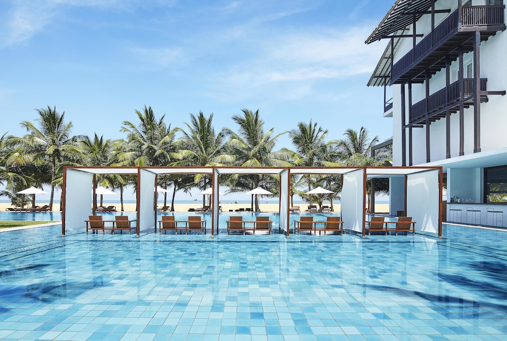 Jetwing Blue — Swimming pool in Negombo, Western Province