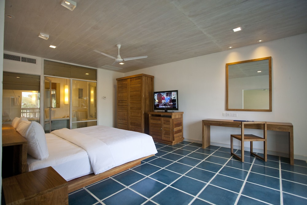 Jetwing Blue — Hotel rooms in Negombo, Western Province
