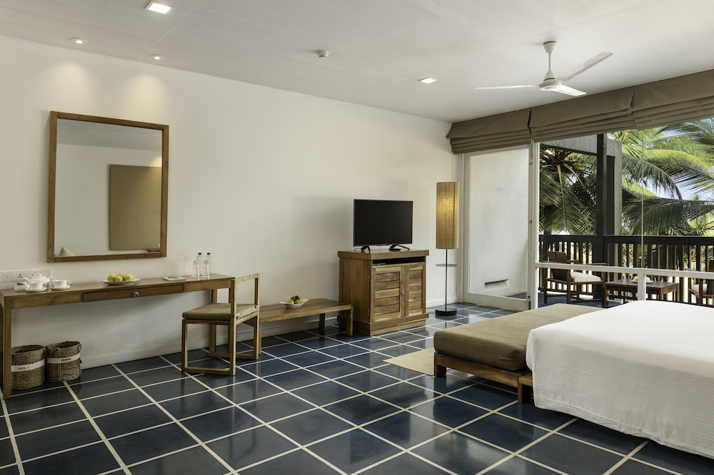 Jetwing Blue — Hotel rooms in Negombo, Western Province