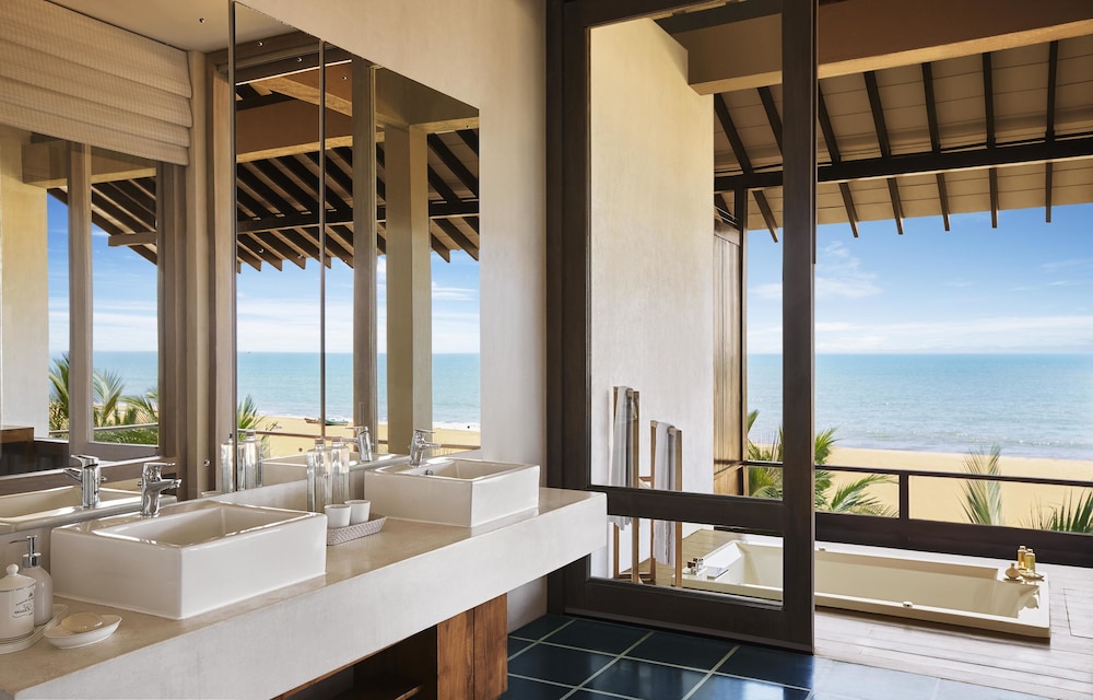 Jetwing Blue — Hotel rooms in Negombo, Western Province