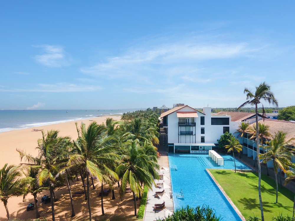 Jetwing Blue — Swimming pool in Negombo, Western Province